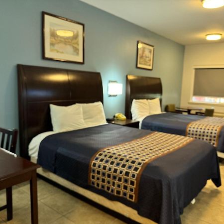 Texas Inn And Suites City Center At University Dr. Edinburg Exterior foto